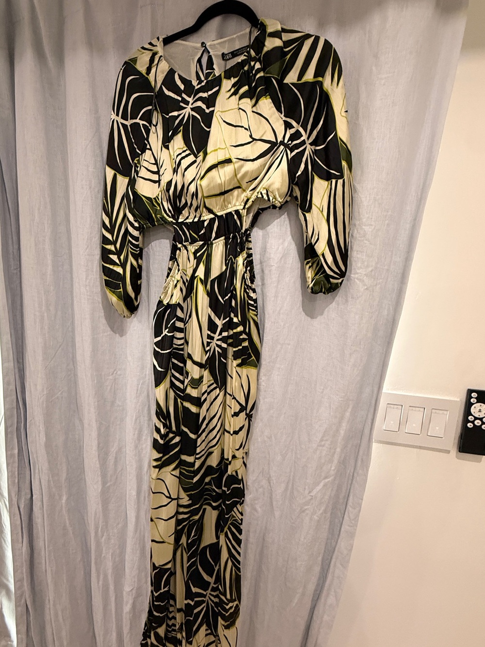 Zara Tropical Leaf Print Maxi Dress - Green, Black & Cream. NWT size Medium